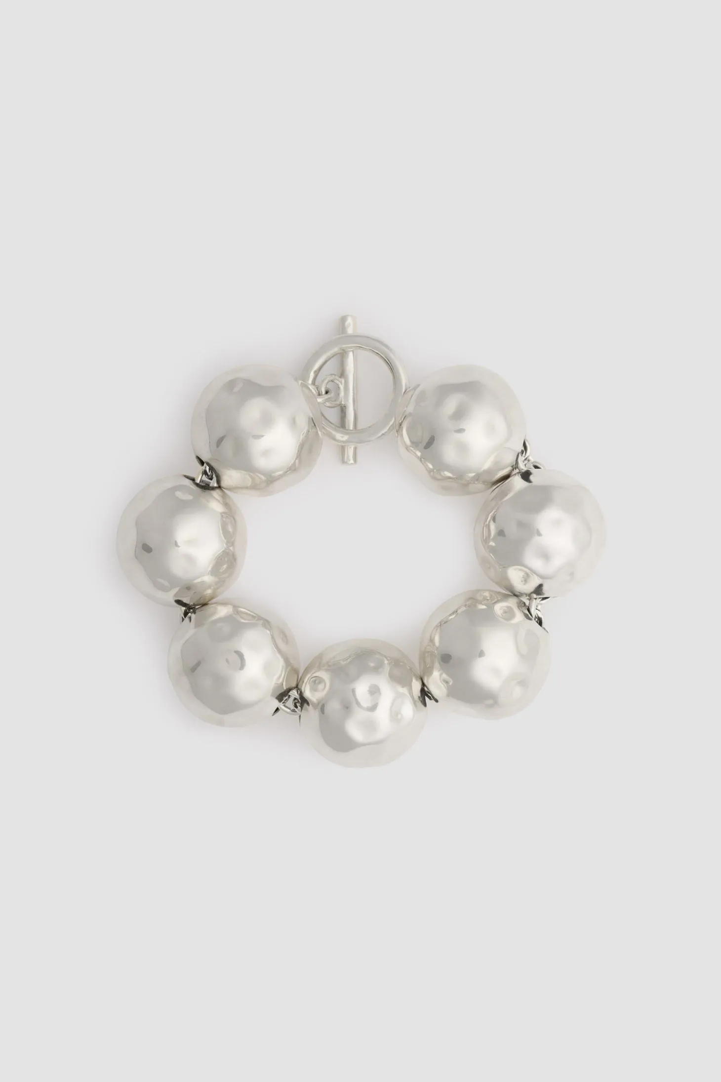 Armband mit gehämmerter Kugel aus versilbertem Messing