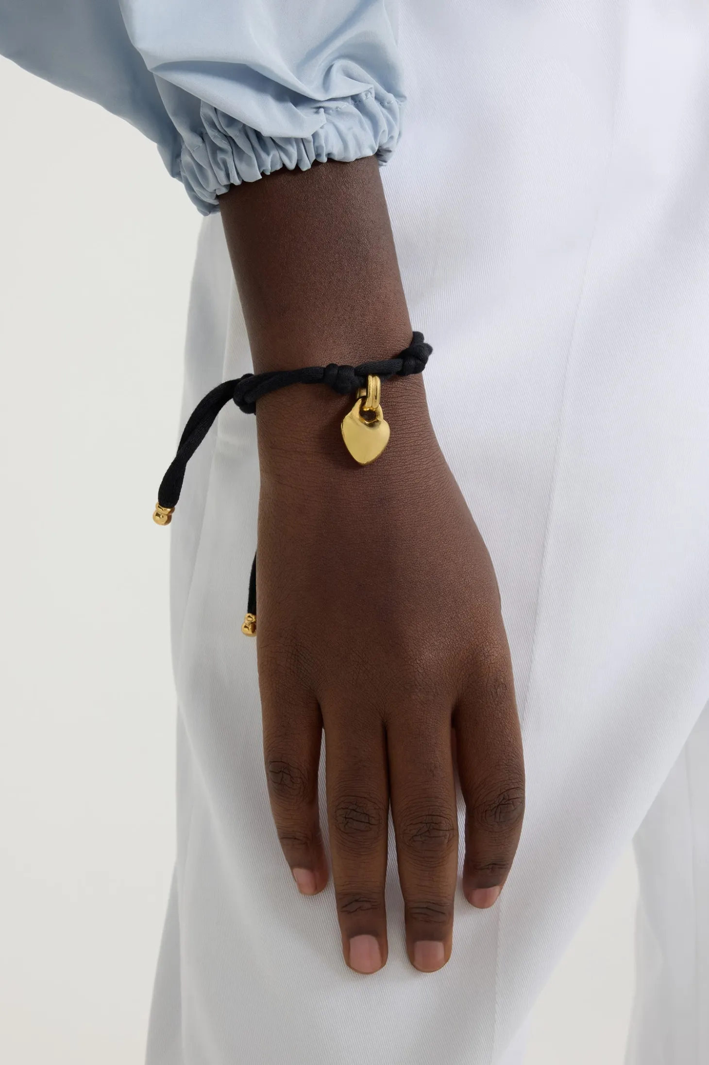 Herz-Armband aus vergoldetem Messing und Baumwolle