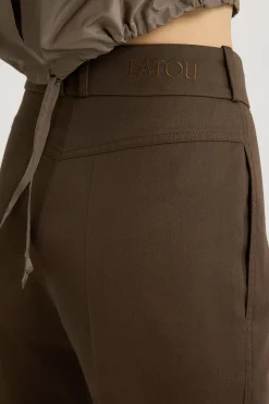 Hose mit ausgestelltem Bein aus Bio-Baumwollgabardine
