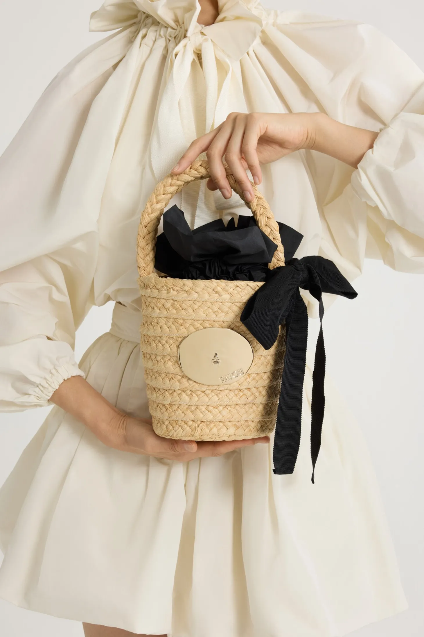 Ikonische Tasche aus Raffiabast
