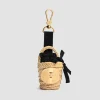 Ikonischer Bucket Charm aus Raffiabast