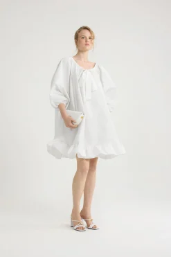 Kleid mit Rüschensaum aus recycelter Faille