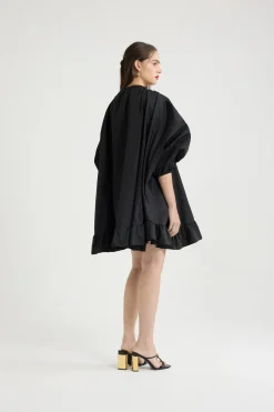 Kleid mit Rüschensaum aus recycelter Faille