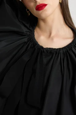 Kleid mit Rüschensaum aus recycelter Faille