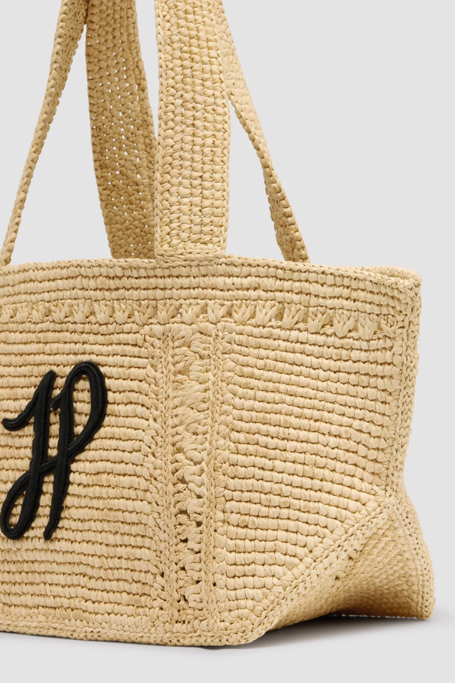 Kleiner trapezförmiger Patou Shopper mit Logo aus Raffiabast