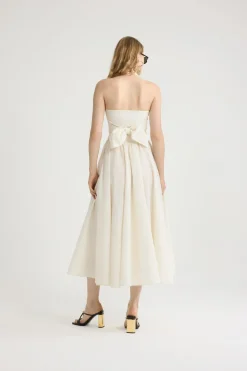 Maxikleid mit Neckholder aus recycelter Faille