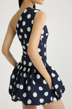 Minikleid mit einer Schulter aus bedruckter recyceltem Faille