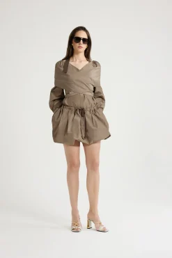 Wickelbluse aus recycelter Faille